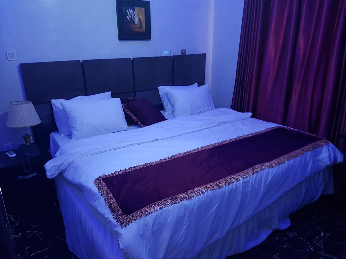 The Resident Hotel Owerri Exterior foto