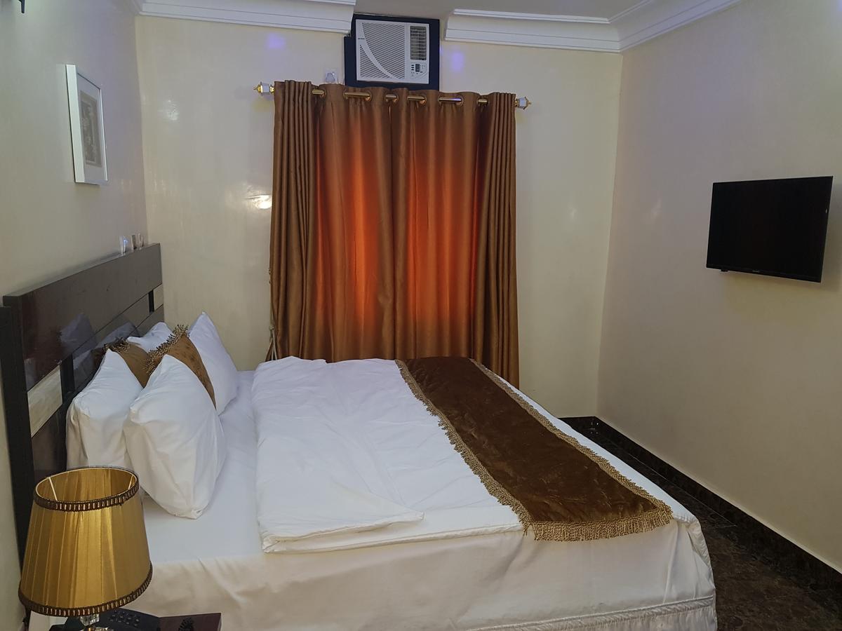 The Resident Hotel Owerri Exterior foto