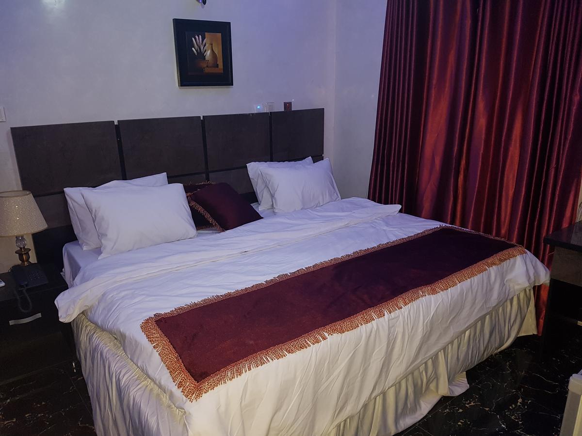 The Resident Hotel Owerri Exterior foto